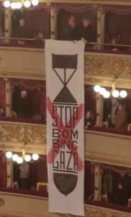 contestazione pro palestina alla scala di milano 1