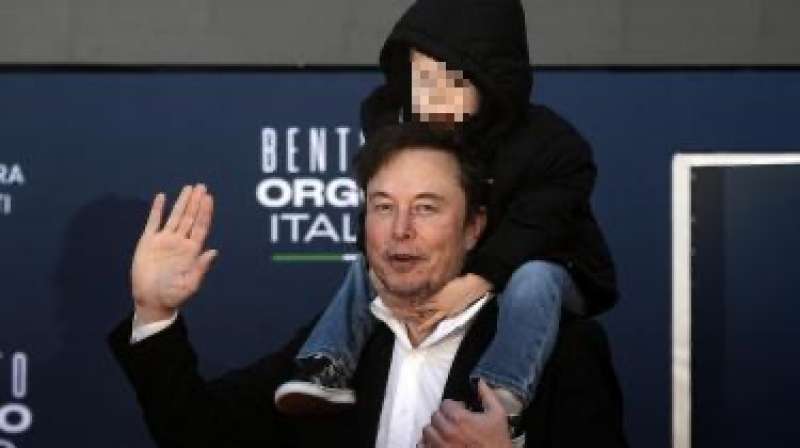 elon musk e il figlio ad atreju 1