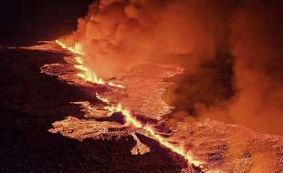 eruzione vulcano fagradalsfjall nella penisola di reykjanek, islanda 11