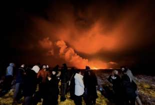 eruzione vulcano fagradalsfjall nella penisola di reykjanek, islanda 12