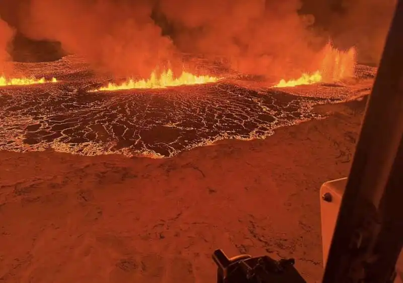 eruzione vulcano fagradalsfjall nella penisola di reykjanek, islanda   15