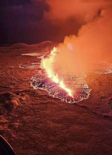 eruzione vulcano fagradalsfjall nella penisola di reykjanek, islanda 21