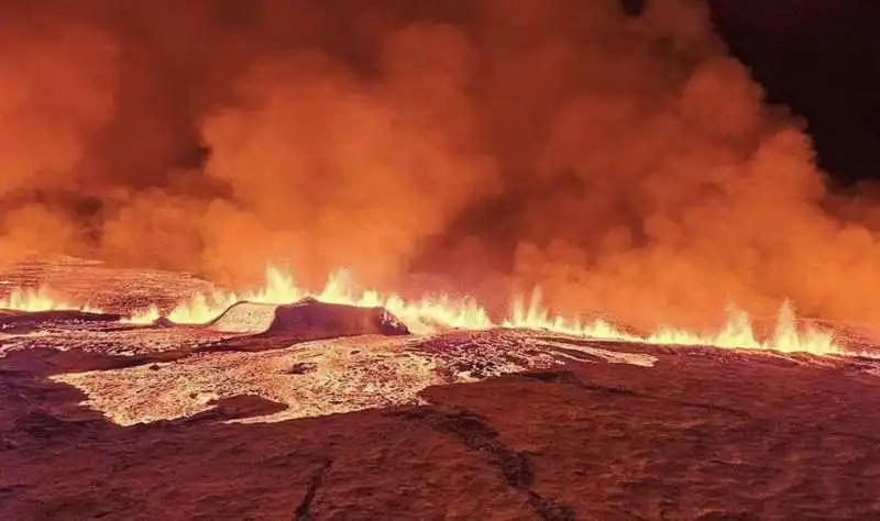 eruzione vulcano fagradalsfjall nella penisola di reykjanek, islanda   8