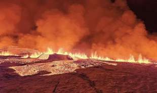 eruzione vulcano fagradalsfjall nella penisola di reykjanek, islanda 8