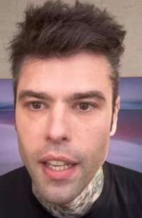 fedez attacca regione lombardia per i posti letti in terapia intensiva in pandemia 2