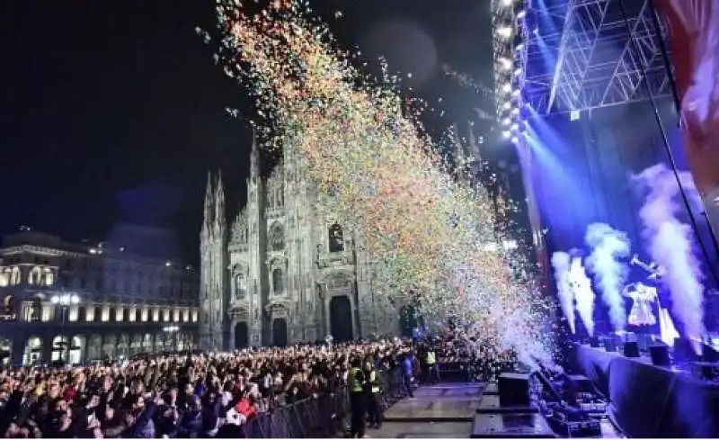 FESTEGGIAMENTI DI CAPODANNO IN PIAZZA DEL DUOMO A MILANO