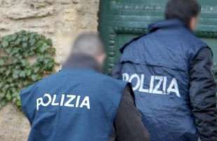 FINTI POLIZIOTTI