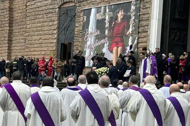 funerali di giulia cecchettin   15