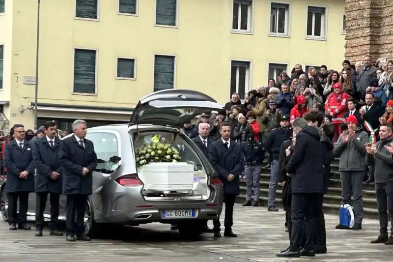 funerali di giulia cecchettin   16