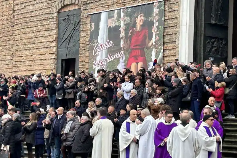 funerali di giulia cecchettin   17