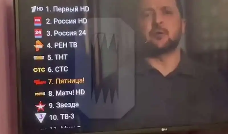 gli ucraini hackerano le tv della crimea e trasmettono discorso di zelensky   3