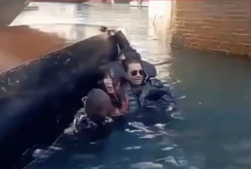 gondola si ribalta a venezia