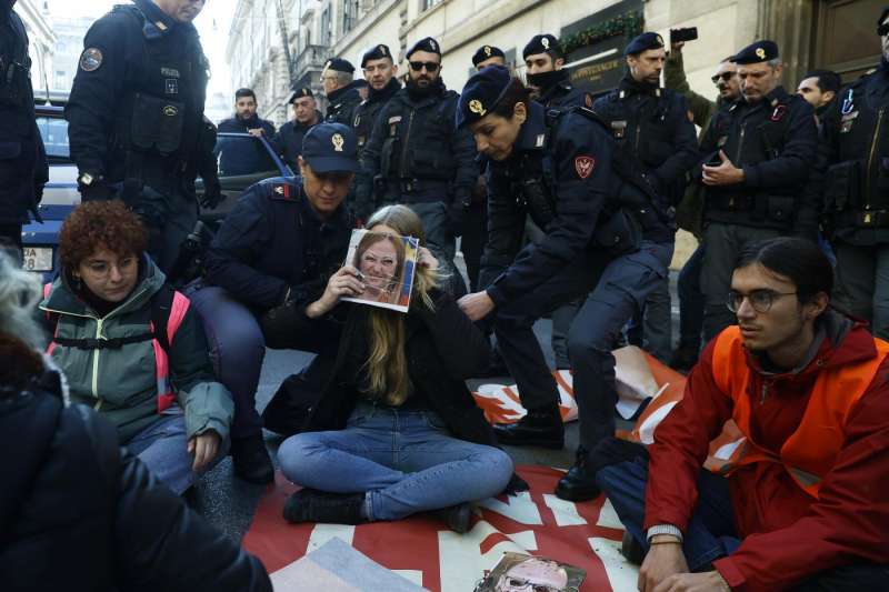 gretini a via del corso 9