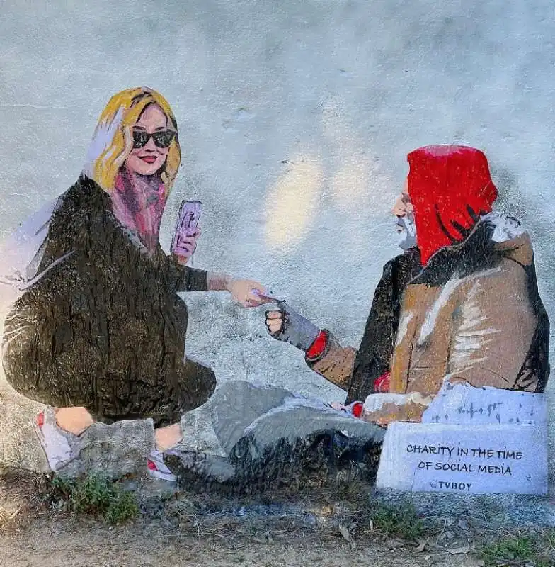 il murale di tvboy su chiara ferragni 1