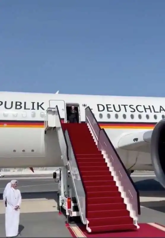 il presidente tedesco Frank-Walter Steinmeier  all aeroporto di doha 