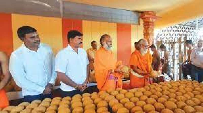 IL TEMPIO INDUISTA DI MYSORE DISTRIBUISCE 200 MILA DOLCETTI PER CAPODANNO