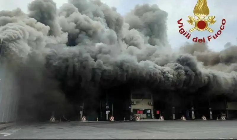 INCENDIO ALLA DISCARICA DI MALAGROTTA - ROMA 