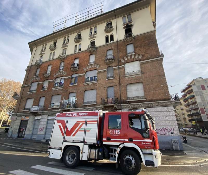 incendio in un palazzo di piazza baldissera a torino 2