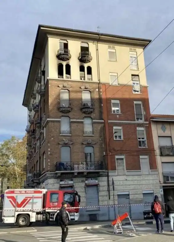 incendio in un palazzo di piazza baldissera a torino   3