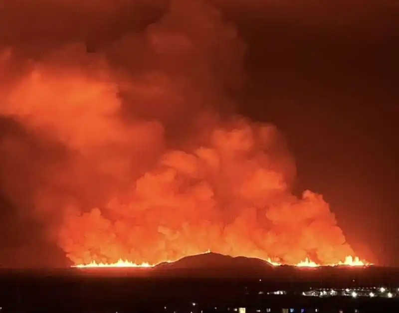 islanda   eruzione vulcano nella penisola di reykjanes   10