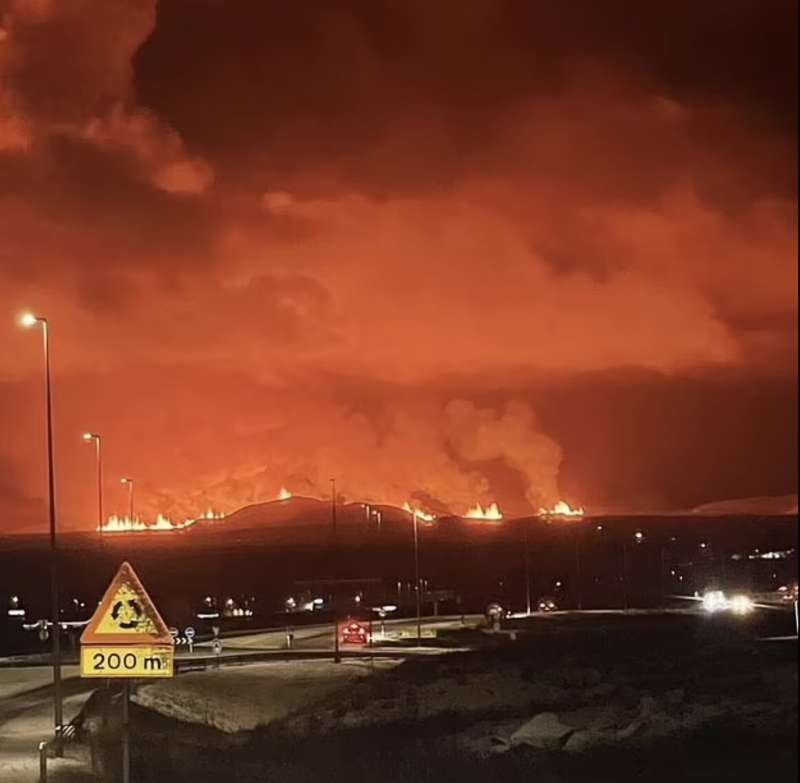 islanda eruzione vulcano nella penisola di reykjanes 16