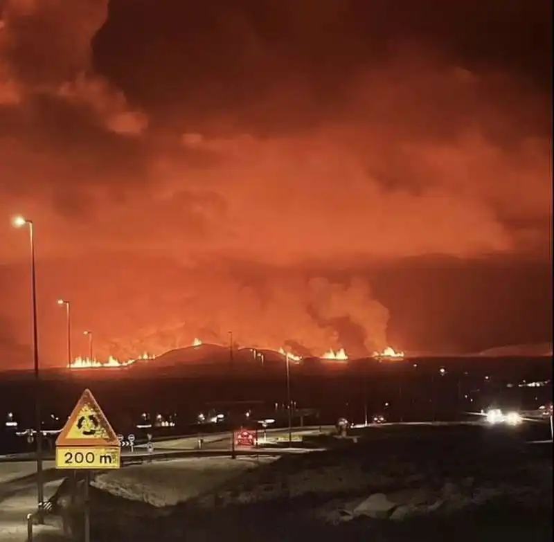 islanda   eruzione vulcano nella penisola di reykjanes   16