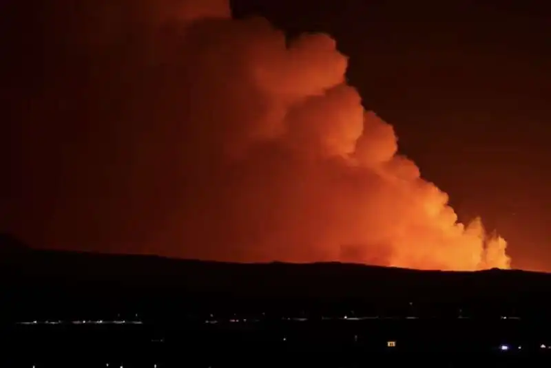 islanda   eruzione vulcano nella penisola di reykjanes   9