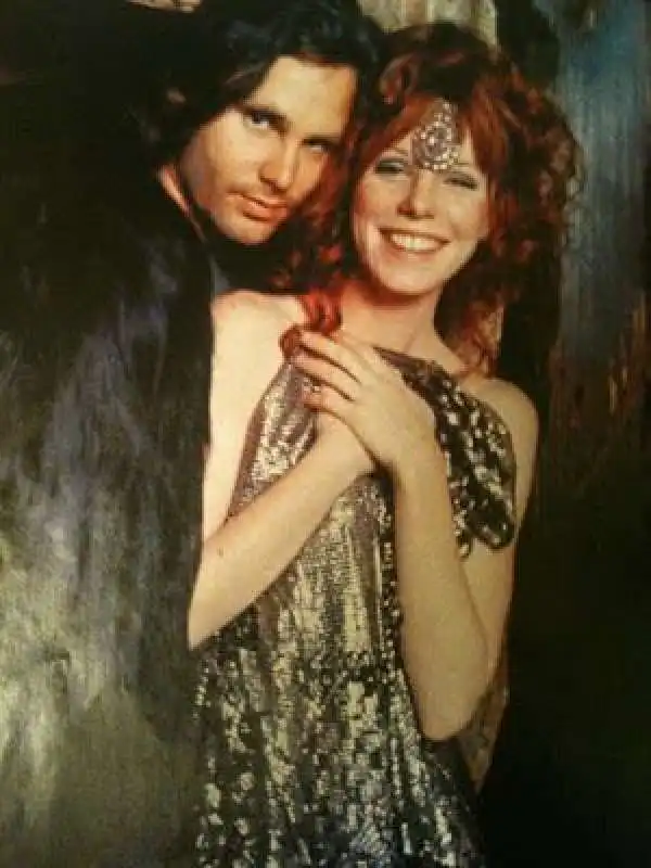 jim morrison pamela courson abiti themis 1