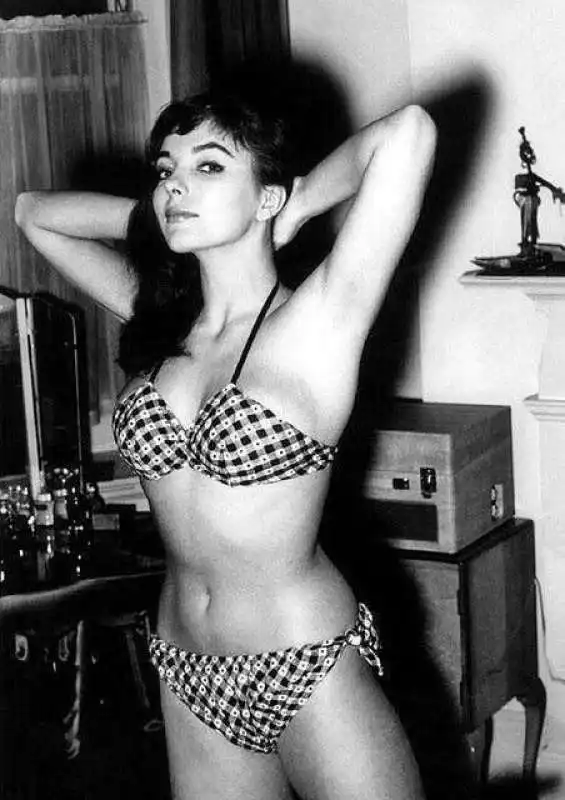 joan collins 1