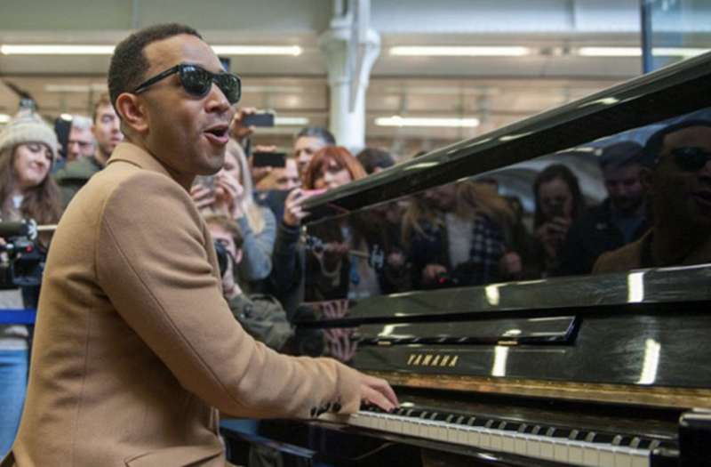 JOHN LEGEND SUONA A ST PANCRAS