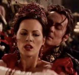 kate beckinsale e richard roxburgh in van helsing