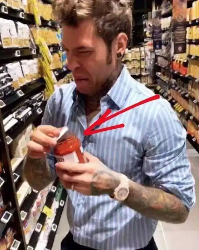 la festa di fedez al supermercato 4