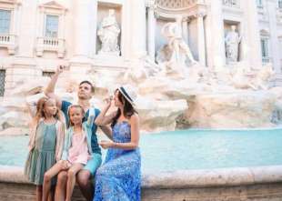 lancio monetina fontana di trevi 2