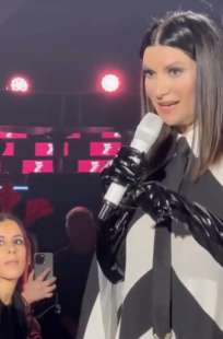 laura pausini cazzia uno spettatore 3