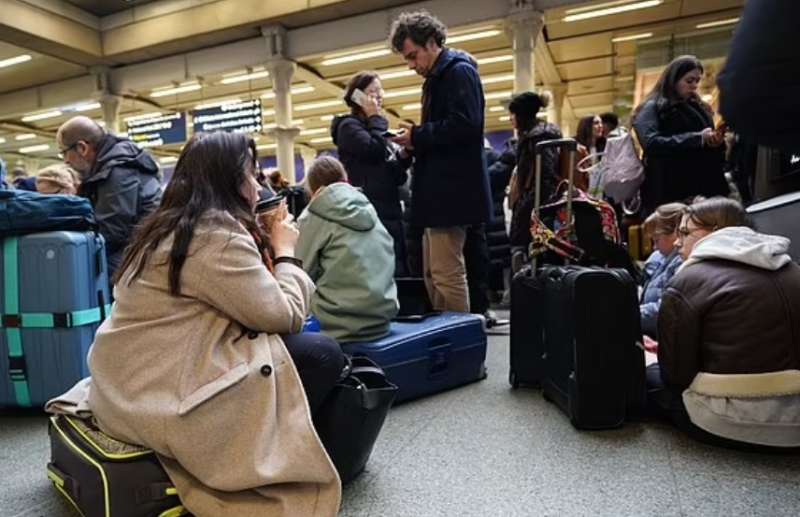 londra caos alla stazione di st pancras per l allagamento del tunnel eurostar 1