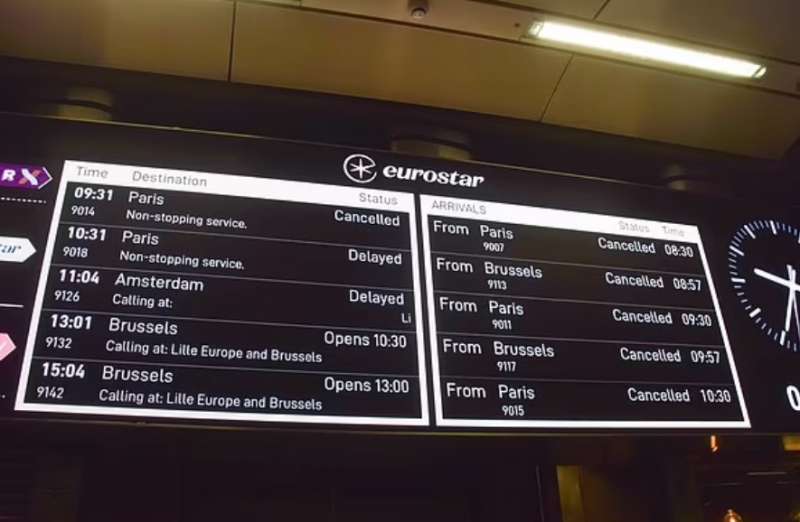 londra caos alla stazione di st pancras per l allagamento del tunnel eurostar 2