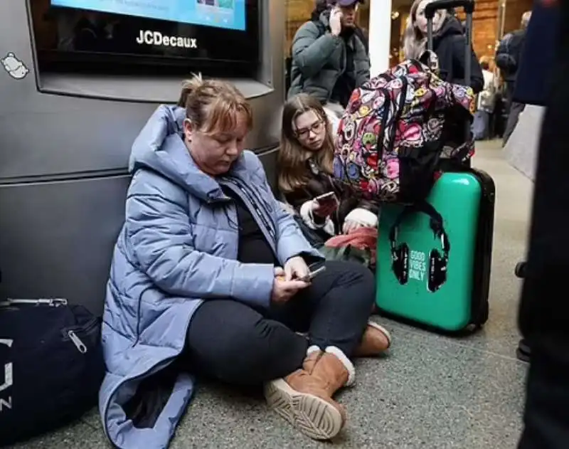 londra   caos alla stazione di st pancras per l allagamento del tunnel eurostar 3