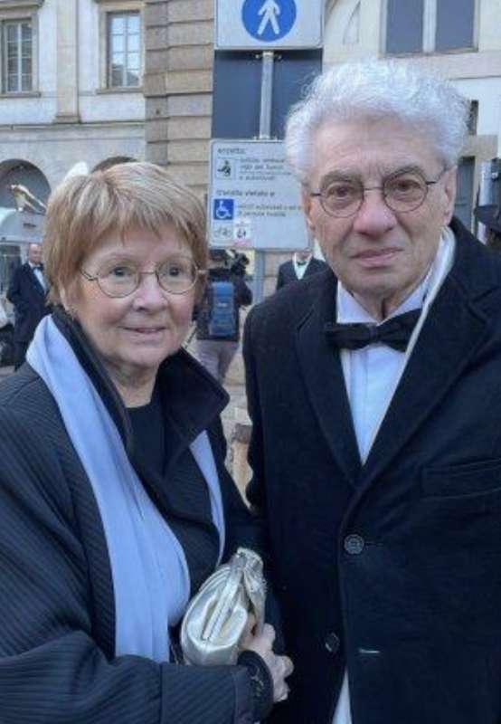 mario botta con la moglie prima della scala 2023