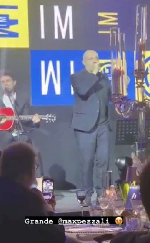 max pezzali e tananai alla cena di natale dell inter