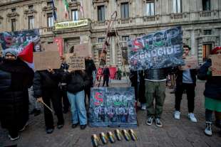 proteste davanti alla scala 2