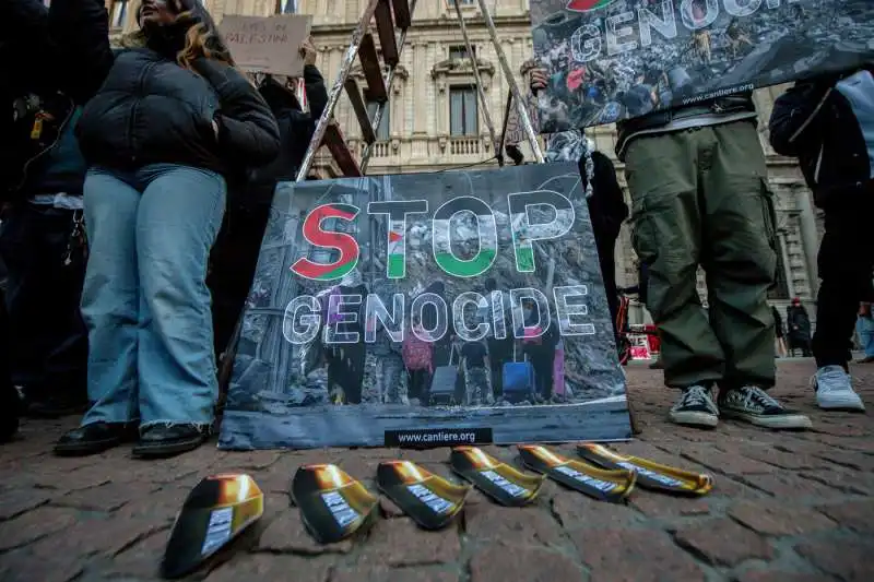 proteste davanti alla scala   3