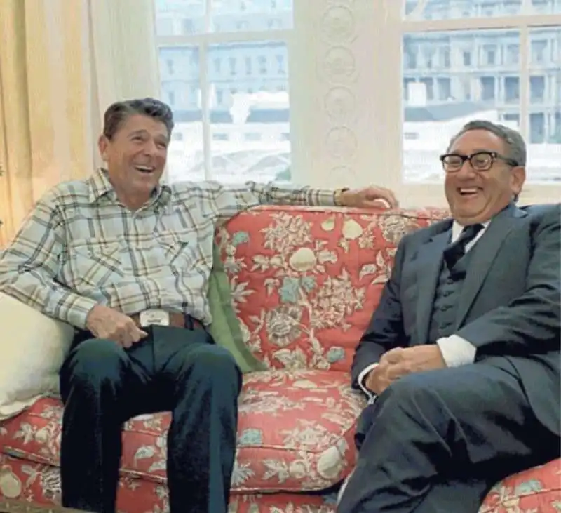 ronald reagan e henry kissinger 