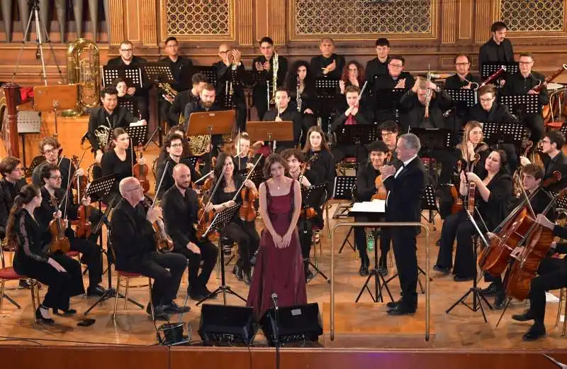 sara claudia mueller  michelangelo galeati e l orchestra sinfonica del conservatorio di santa cecilia  foto di bacco