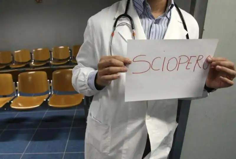 sciopero dei medici contro la manovra del governo meloni 3