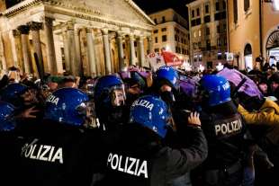 scontri tra polizia e studenti a roma 2