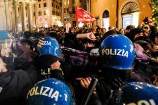 scontri tra polizia e studenti a roma 3