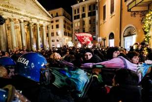 scontri tra polizia e studenti a roma 4