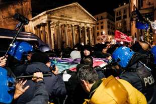 scontri tra polizia e studenti a roma 6