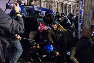 scontri tra polizia e studenti a roma 7