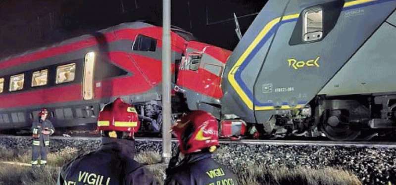 scontro tra un intercity e un frecciarossa a faenza 1